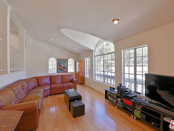 4th image of 2727 Belden Dr