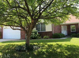 117 Cedar Dr, Clinton, IL 61727