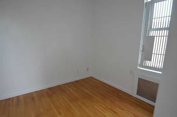 Rented by CITY SKYLINE REALTY INC | media 9