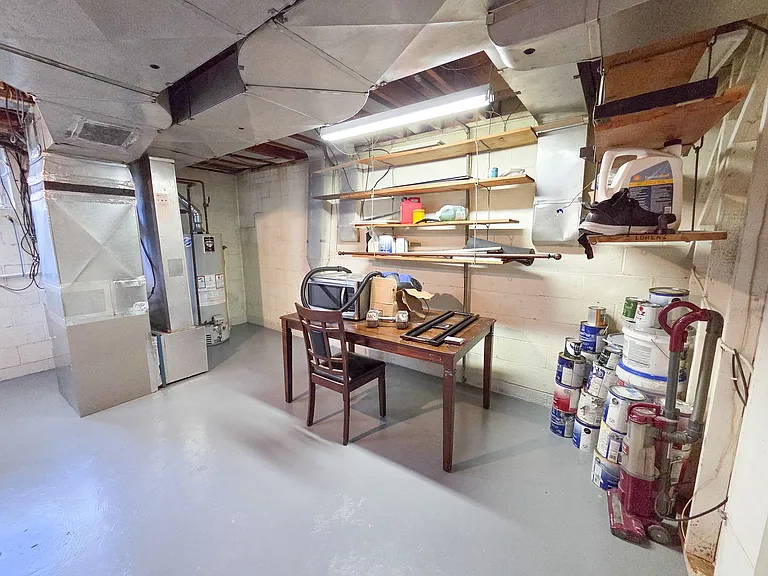 305 Hillsboro Dr — Photo 32