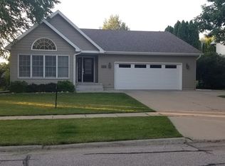 2323 Yorkshire Dr, Cedar Falls, IA 50613