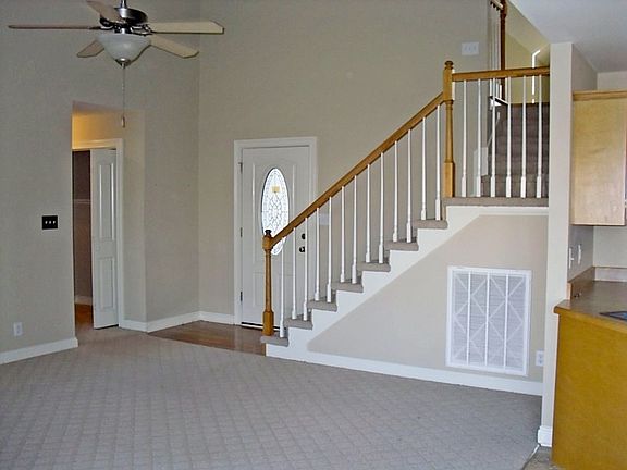 4th image of 973 Glenhurst Way