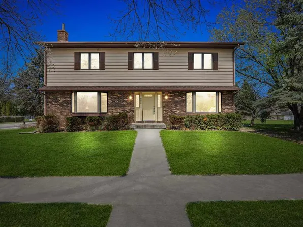 802 Sandusky Dr, Iowa City, IA 52240