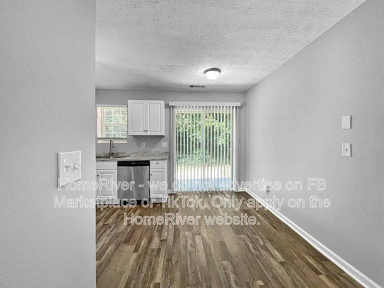 1032 Winterglen Way — Photo 4
