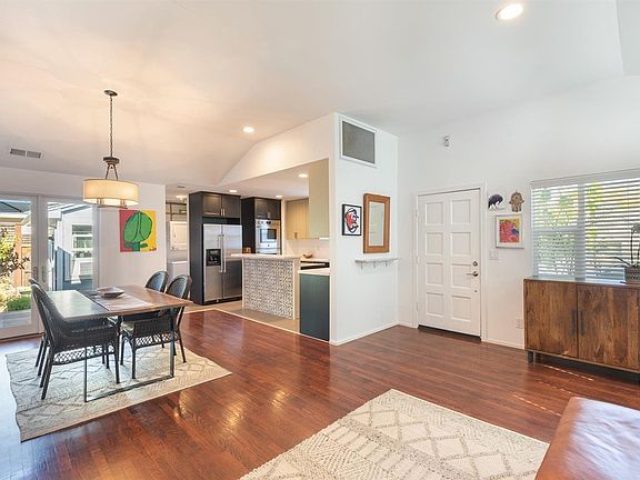 4th image of 419 Washington Street