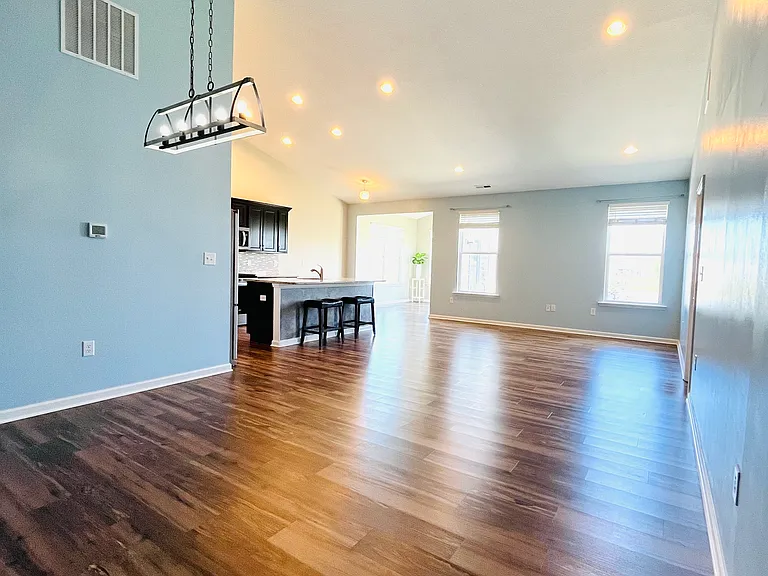 2566 Creek Bank Dr — Photo 3