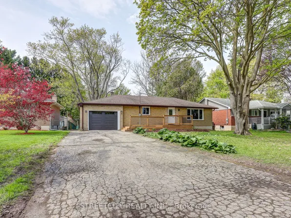 10 Vineden Dr, Central Elgin, ON N5P 2M6