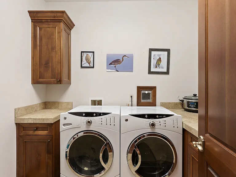 363 SW Bluff Dr #102 — Photo 35