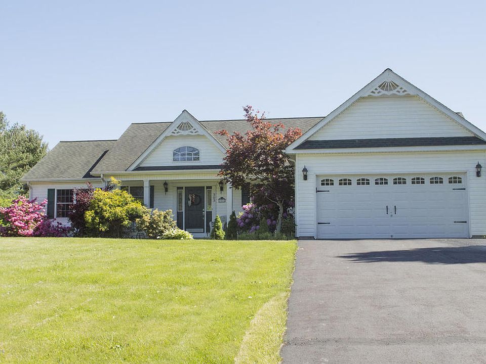 1st image of 303 Royal Ln