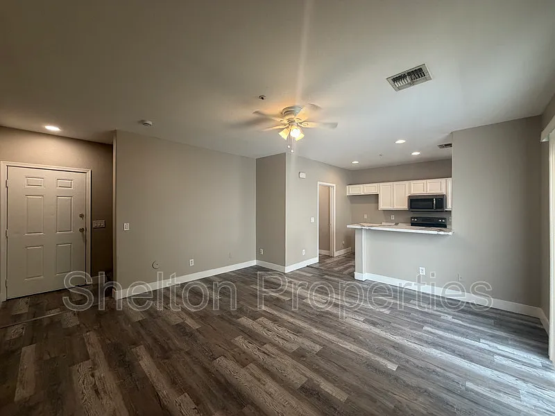 3 bed, 2.5 bath, 1275 sqft, $1,799 — Photo 4