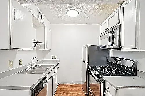 2nd image of 2812 Nueces St #103