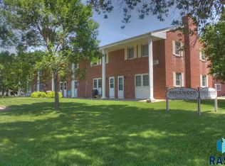 1304 E Sylvan Cir, Brandon, SD 57005