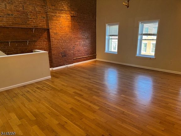 5th image of 121 E Broad St #B