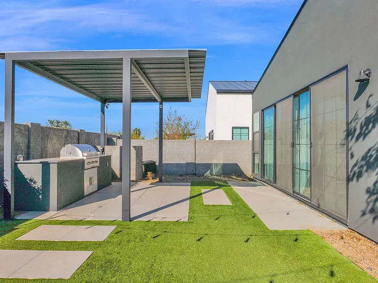 8430 S 10th Ln — Photo 37