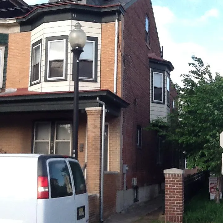 1016 Lamberton St