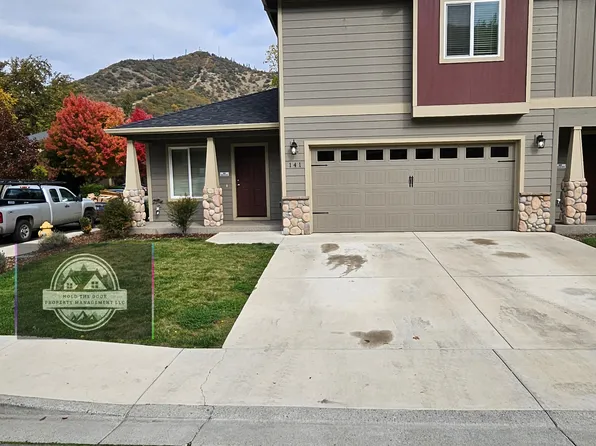 141 Rivers Edge Ct, Gold Hill, OR 97525