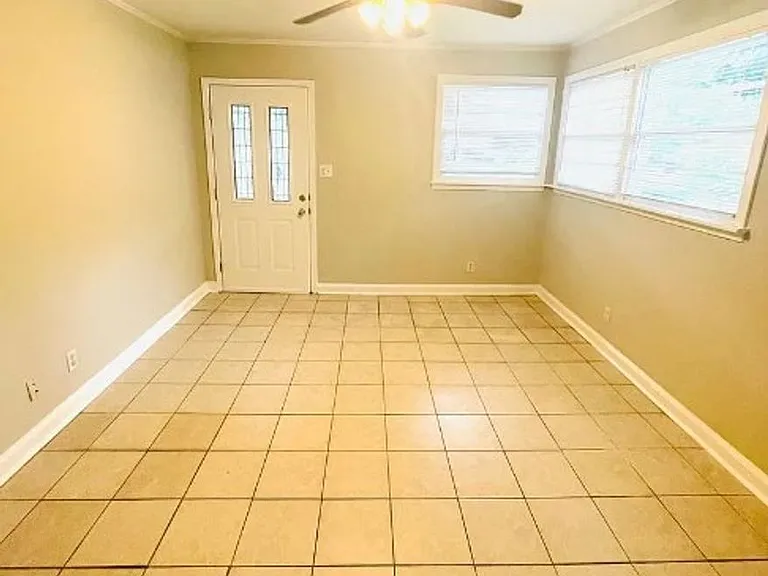 2111 Yarbrough St — Photo 10