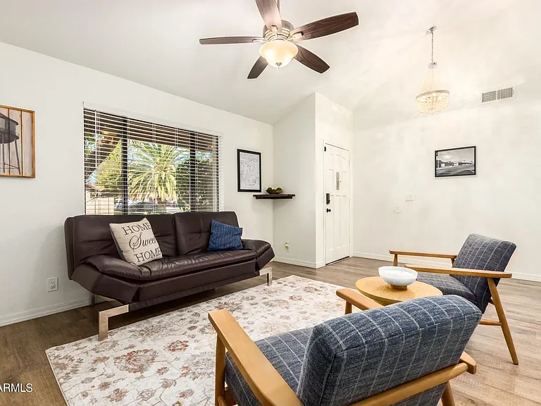 311 E Pinon Way — Photo 6