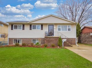 196 W Norman Ln, Wheeling, IL 60090