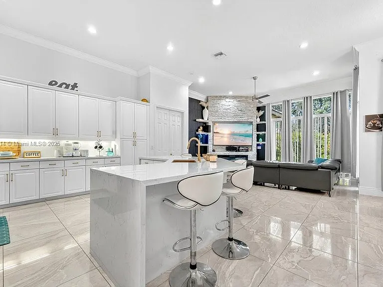 6313 Paradise Cv — Photo 7