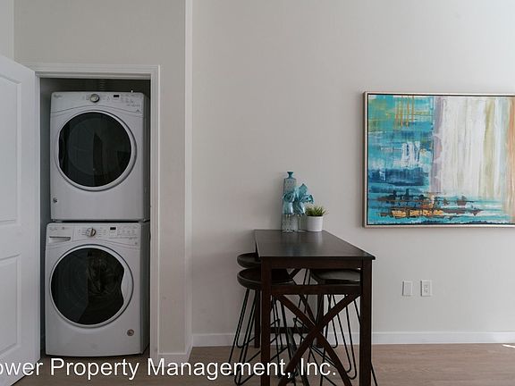 5th image of 322 N New Hampshire Ave #3