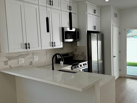 3rd image of 5530 Aura Ave