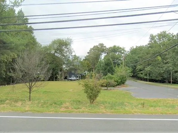 268 N Middletown Rd, Pearl River, NY 10965