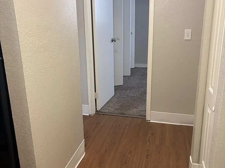 Prospect Pointe Apartments — Photo 24