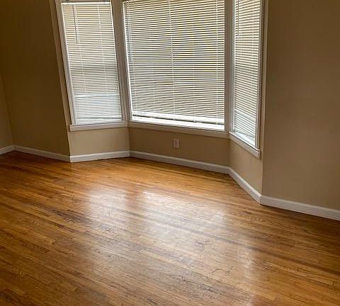 4th image of 8021 Kenyon Ave
