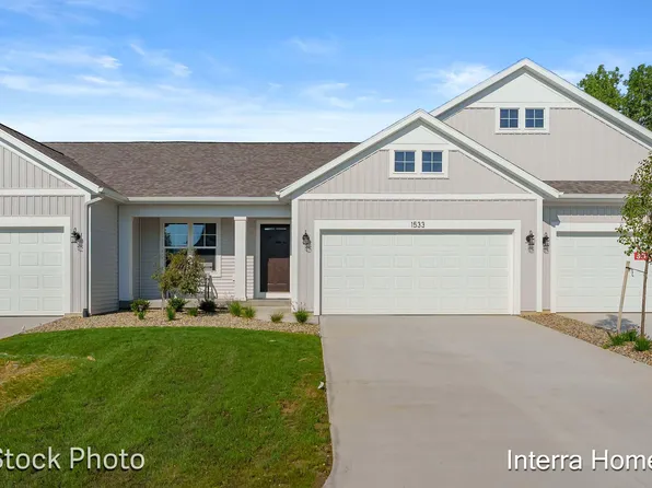 1593 N Village Cir, Kalamazoo, MI 49009