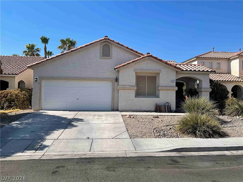 3 bed, 3.0 bath, 1890 sqft, $1,995 — Photo 2