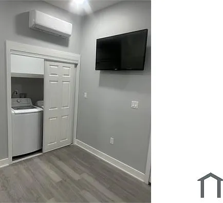6122 Market St #1 — Photo 7