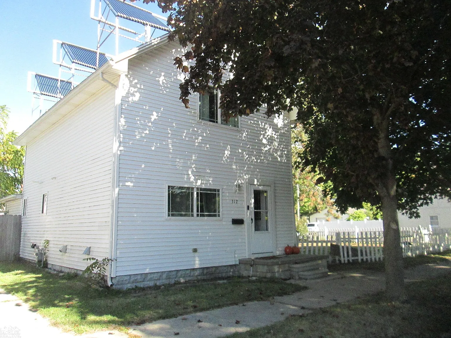 312 Bruce St photo 1