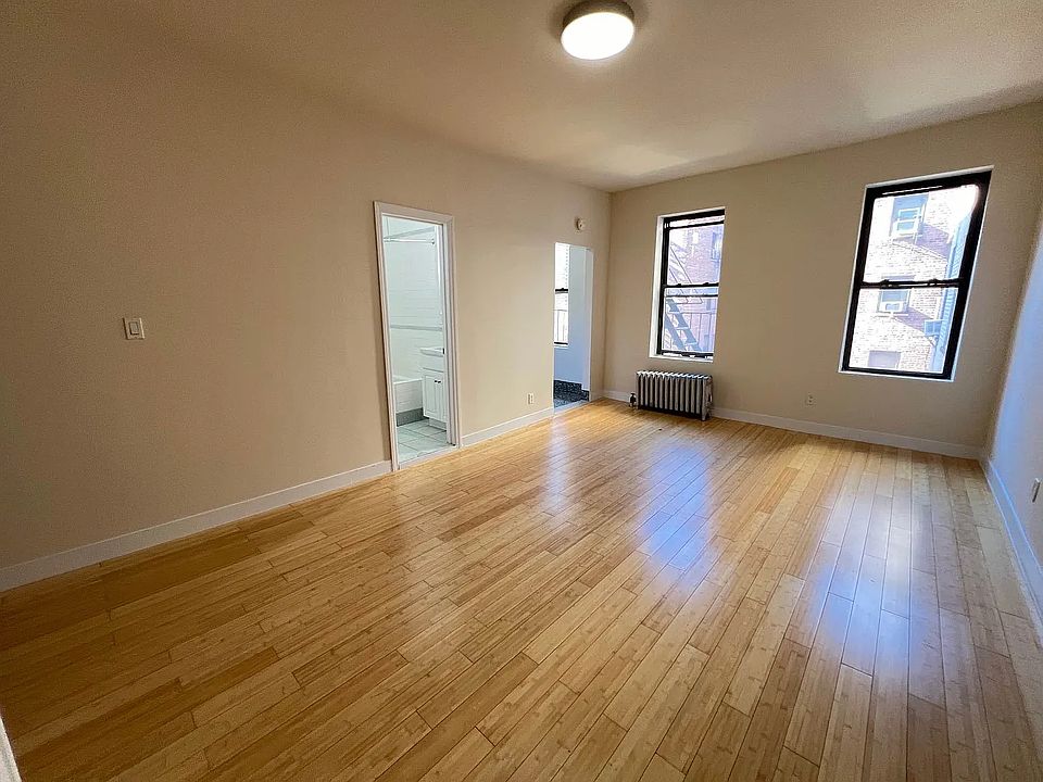 1st image of 11880 Metropolitan Ave APT 3EE