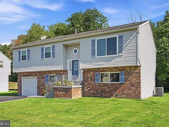 2nd image of 2309 Ferncroft Cir