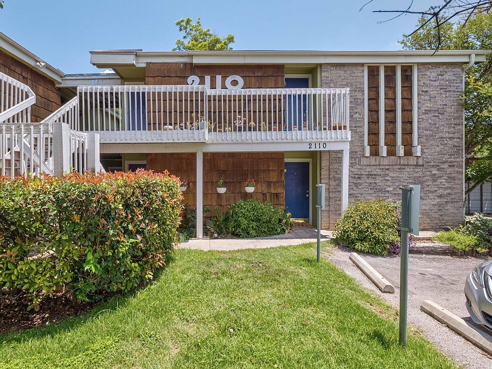 Small Apartment complex community walking distance to Zilker Park Lady Bird lake, Bars shops and restaurants.