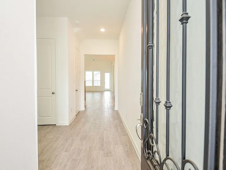 3811 Hermitage Dr — Photo 12