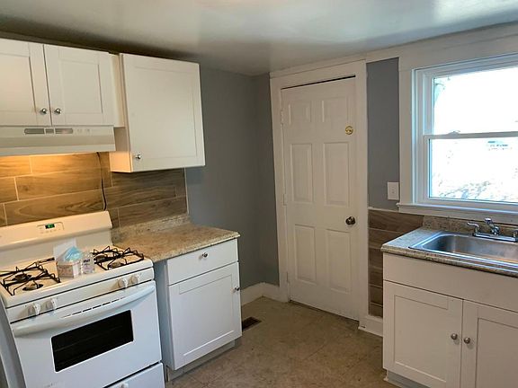 2nd image of 213 Shore St
