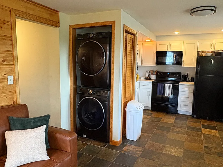 90 Deerfoot Ave — Photo 10