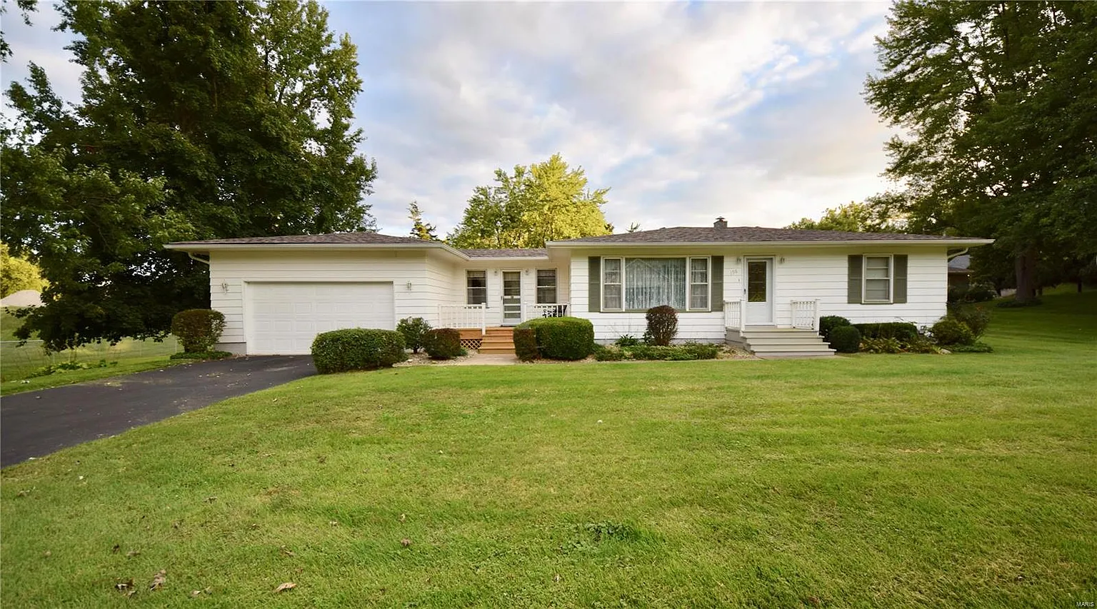 156 Sunset Ave photo 1