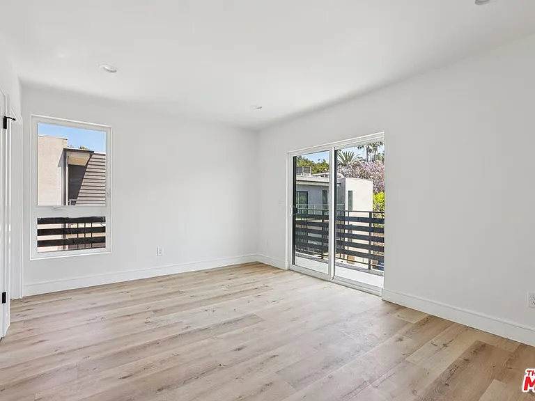 2111 Holly Dr #2 — Photo 27