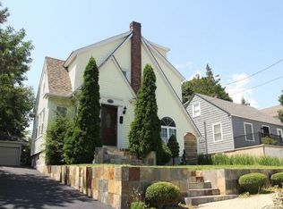 22 Haddon Hill Rd, Cranston, RI 02905