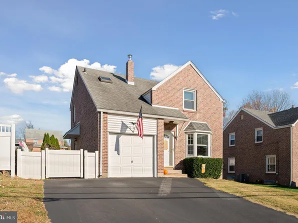 303 S Bishop Ave, Secane, PA 19018