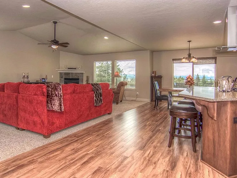 9425 12th Ln — Photo 6