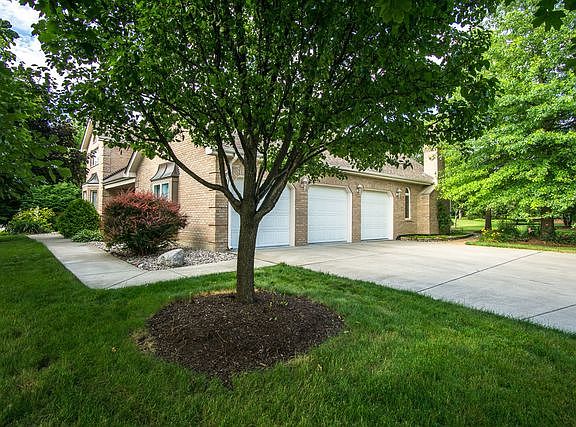 2nd image of 3201 Hickory Creek Dr