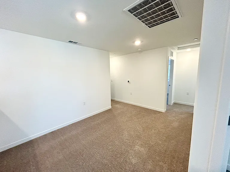 4456 Bellaire Ave — Photo 8