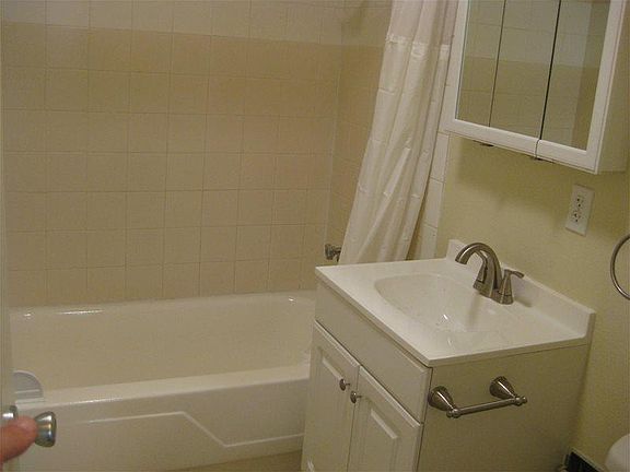 4th image of 632 Berrydale Ave APT 3