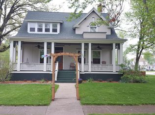299 E 1st St, El Paso, IL