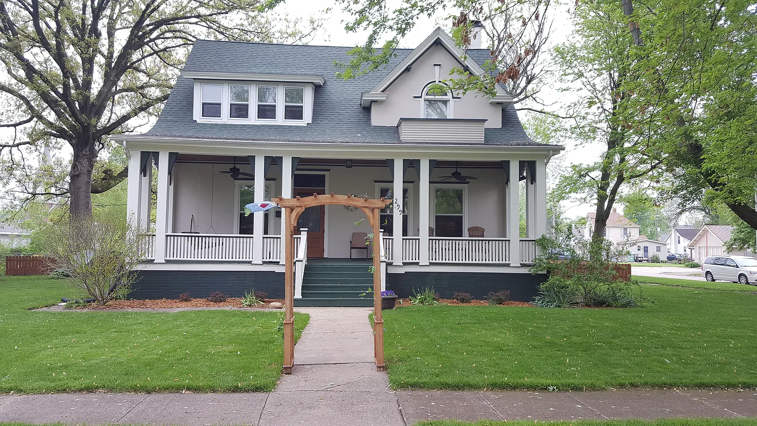 299 E 1st St photo 1