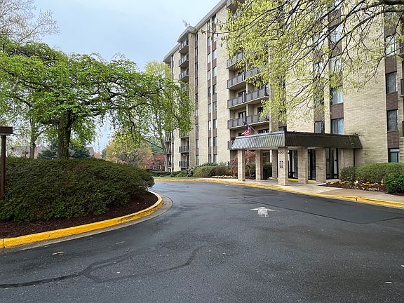 4th image of 6001 Arlington Blvd APT 610